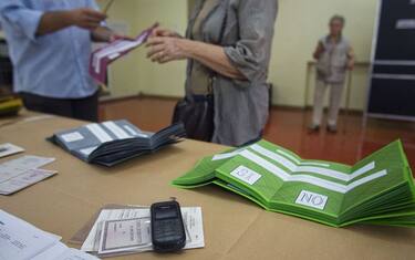 referendum_seggio_elettorale_schede