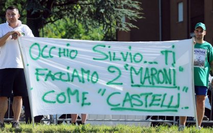 Bossi: "Sui ministeri al Nord Berlusconi si è cagato sotto"
