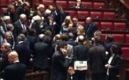 Deputati Pd: Berlusconi racconta barzellette in Aula