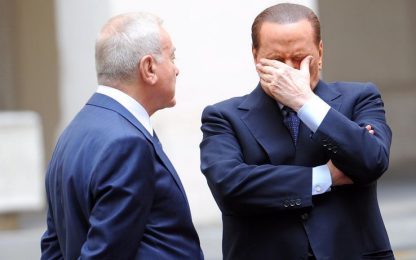 Berlusconi: "Non mi dimetto, fiducia sul maxi-emendamento"