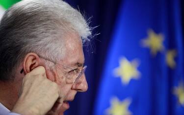 Monti: "Agire subito o si rischia". Bonanni: "Ci convochi"
