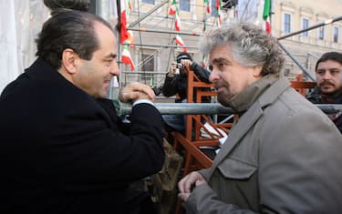 Italia dei Valori nel caos: spunta l'asse Di Pietro-Grillo