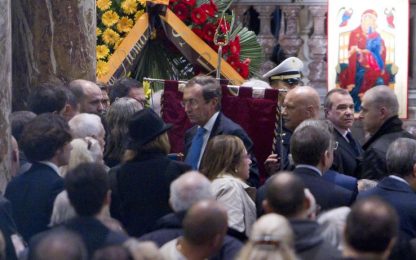 Gianfranco Fini contestato ai funerali di Pino Rauti