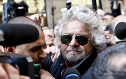 Grillo: "Mentre a Roma si discute, l'Italia brucia"