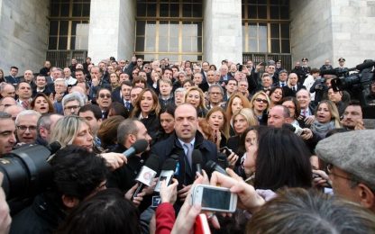 Giustizia, la protesta del Pdl: sit-in in tribunale