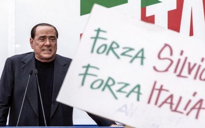 Pdl in piazza, Berlusconi: "Non mollo, governo vada avanti"