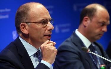 Letta respinge le dimissioni dei ministri. Il Pdl si spacca