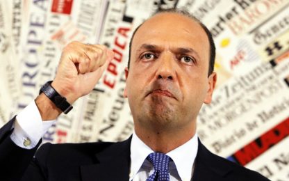 Alfano: "Affetto per Berlusconi, ma noi siamo il futuro"