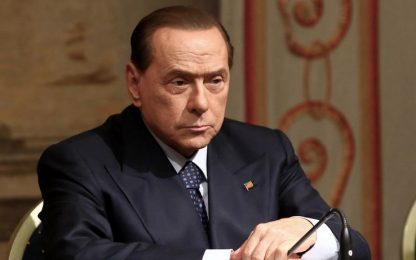 Berlusconi si autosospende da Cavaliere