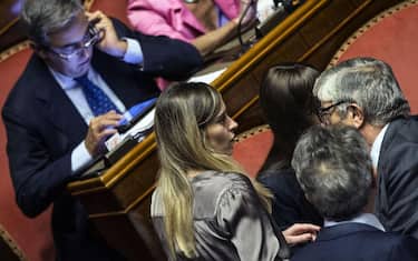 Riforme, ok al Senato dei 100. Ma Lega e M5S lasciano l'Aula