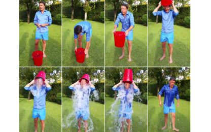 #IceBucketChallenge, doccia gelata anche per Renzi: VIDEO