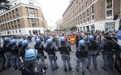 Ast, Alfano: solidarietà a operai e poliziotti feriti