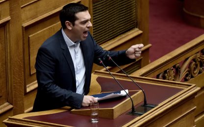 Grecia, Tsipras sfida l’Ue: "Rispetterò mio programma"