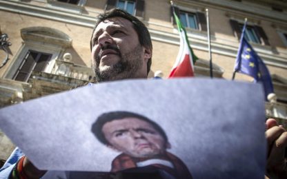 Migranti, Salvini attacca Renzi: “È un verme, usa il bimbo morto”
