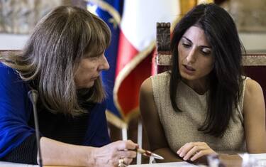 Caos al Comune di Roma, lasciano in cinque. Raggi: "Andiamo avanti"