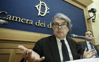 Caos in Aula, Renzi: "Brunetta è giù perché non ha vinto il Nobel" 