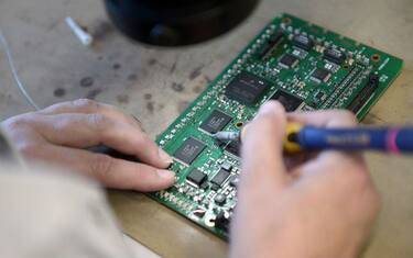 La radio più piccola del mondo ha un "cuore" di diamante