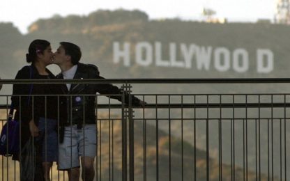 Il cemento minaccia la scritta "Hollywood"