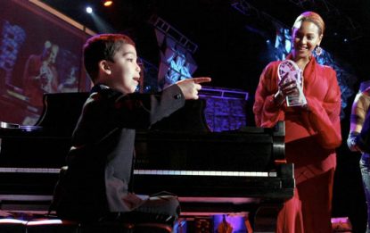 Il pianista che a nove anni divide il palco con le star