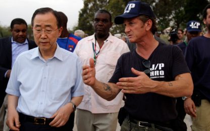 Haiti, Sean Penn accoglie Ban Ki-Moon in campo sfollati