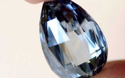 Aste, venduto un raro diamante blu a 6,4 milioni di dollari