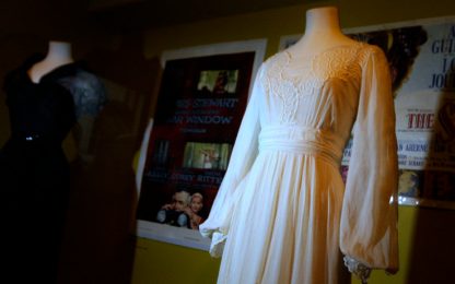 In mostra a Londra gli abiti e gli accessori di Grace Kelly