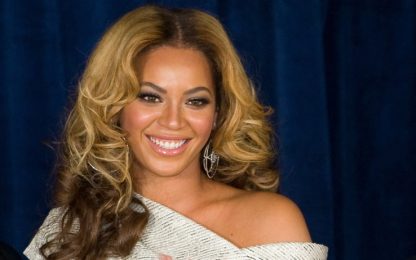Beyoncé casalinga sexy nel video di "Why don't you love me"