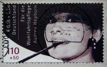 Audrey Hepburn: 430 mila euro per un francobollo