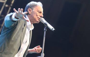 Vecchioni, nuovo album e polemiche: il mio compenso? Normale