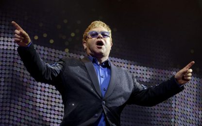Elton John conferma il concerto a Mosca: sosterrò i gay
