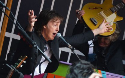 Concerto a sorpresa di Paul McCartney a Times Square. VIDEO