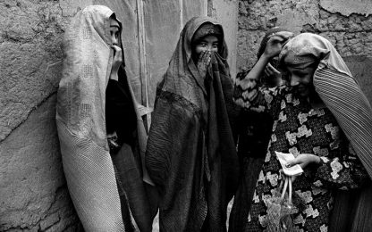Le donne e la guerra: orrore e poesia nelle foto di Pagetti
