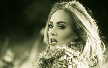"Hello" di Adele da record, boom di visualizzazioni e tante parodie