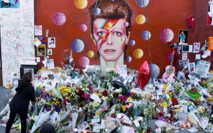 Le ultime volontà di Bowie: ceneri disperse a Bali con rito buddista