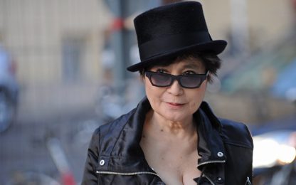 Paura per Yoko Ono ricoverata. Il figlio: nessun ictus, è stanchezza
