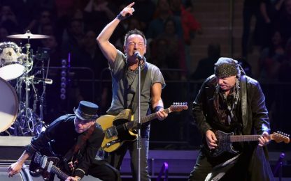 Bruce Springsteen scende dal palco per ballare con la madre