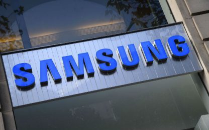Samsung, arriva l’assistente vocale per il Galaxy S8 