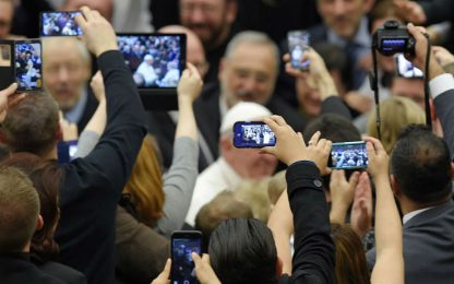 Internet, italiani sempre più "mobile". Monopolio delle app 