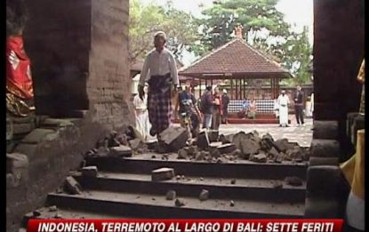 Indonesia, la terra torna a tremare