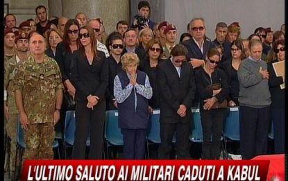 L'Italia in lutto dice addio ai parà