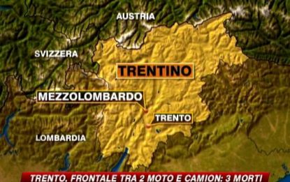 Trento, incidente tra due moto e un camion: tre morti
