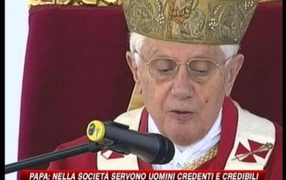 Il Papa: "Occorrono uomini credenti e credibili"
