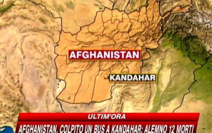 Afghanistan, esplode un bus a Kandahar: almeno 12 morti