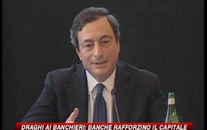 Draghi: "Le banche continuino a rafforzare i capitali"