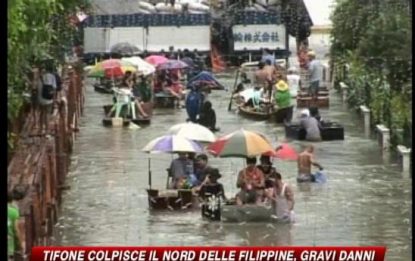 Tifone colpisce le Filippine: migliaia di sfollati