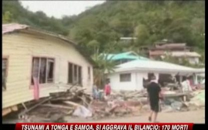 Isole Samoa, s'aggrava bilancio tsunami: 170 morti