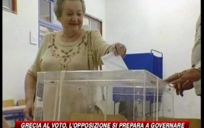 Grecia, aperte le urne per elezioni parlamentari