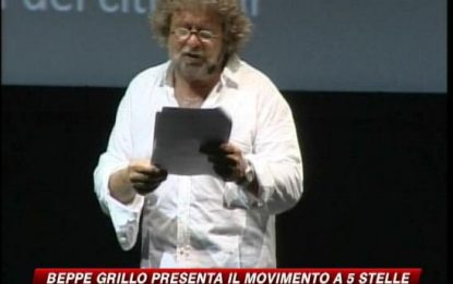 Beppe Grillo lancia il suo "Movimento a 5 stelle"