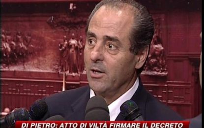 Scudo fiscale, bufera su Di Pietro per critiche a Napolitano