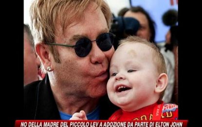 Elton John, ancora problemi per l'adozione di Lev